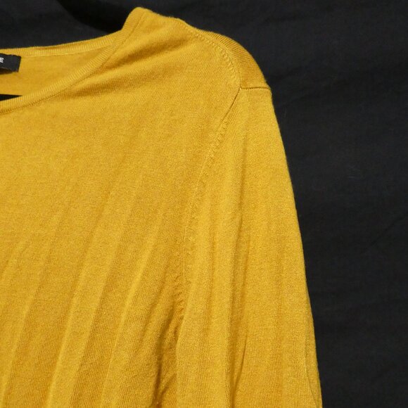 PREMISE STUDIO | large | Knit Lightweight Button Front Sweater - Picture 4 of 16